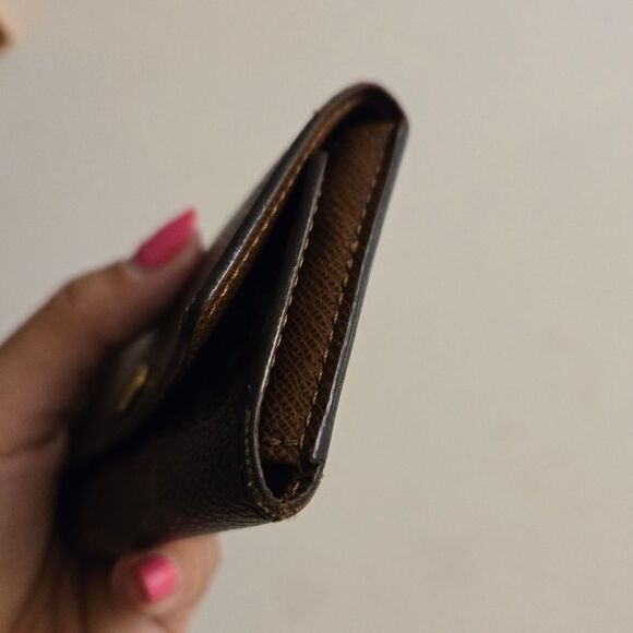 Louis Vuitton Monogram 6 Key holder - Picture 14 of 16